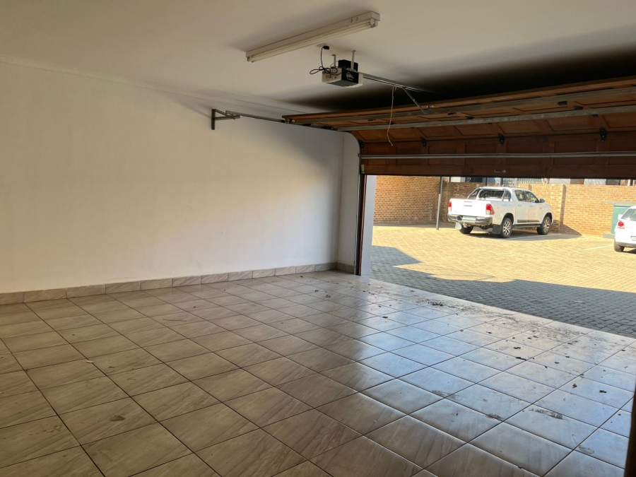 To Let 4 Bedroom Property for Rent in Heuwelsig Free State